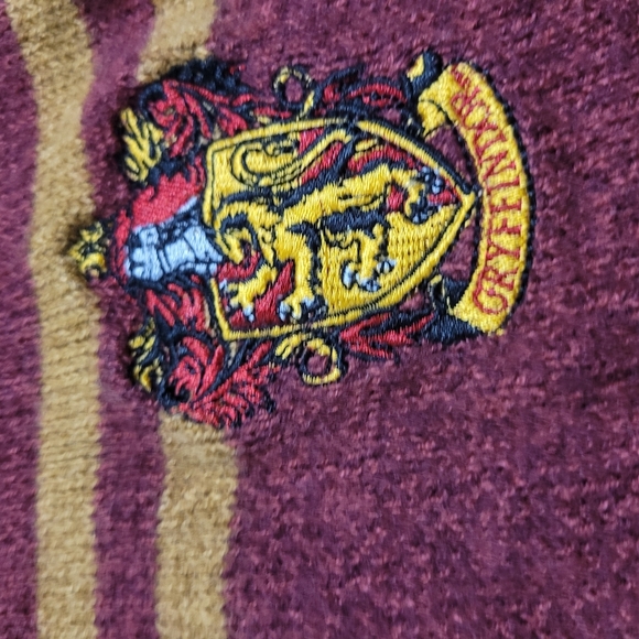 Harry Potter Red and Gold Striped Scarf Embroidered Crest Gryffindor - Picture 2 of 5